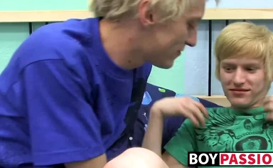 Kinky teen Ian ass stretched bareback by hot tattooed buddy