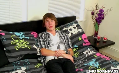 Devon Stevens likes butt plugging while jerking off his big cock