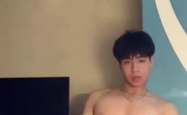 Nhóc hocsinh HN dâm đãng vừa đi học về là cởi đồ ra sục rồi tự liếm tinh luôn