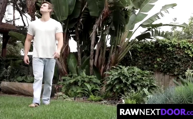 Muscle gay Leo Luckett spitroasted during bareback threeway with Lance Ford