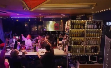 Gay in bar vid