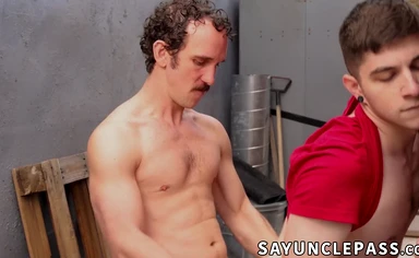 DILF Greg McKeon fucks twink Harrison Todd at a cruising spot